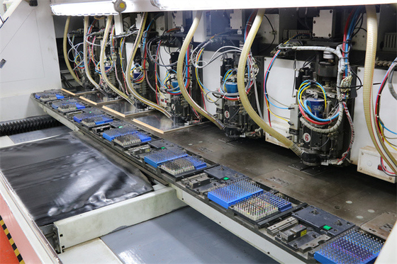 Хорошая цена. Доска PCB белой платы с печатным монтажом Silkscreen FR4 алюминиевая разнослоистая 1.6mm онлайн